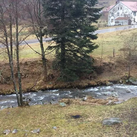 Confortable, Proche Des Pistes De Ski, Avec Jardin, Terrasses Couvertes Et Wi-fi A - Fr-1-589-86 Vakantiehuis *