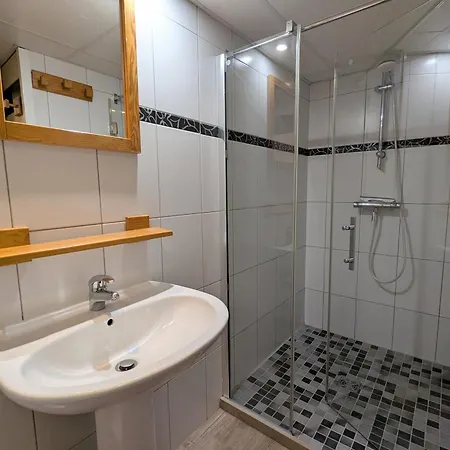 Casa de Campo Confortable, Proche Des Pistes De Ski, Avec Jardin, Terrasses Couvertes Et Wi-fi à - Fr-1-589-86
